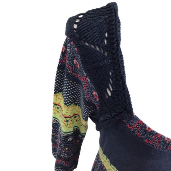 FREE PEOPLE Blue Geo Print Crochet Trim Babydoll Top - Picture 2 of 10